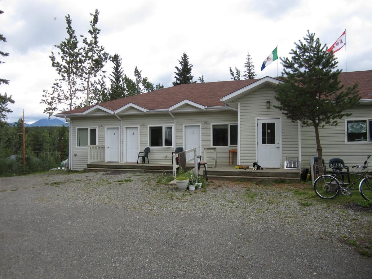 Johnson'S Crossing Lodge Johnsons Crossing Kültér fotó